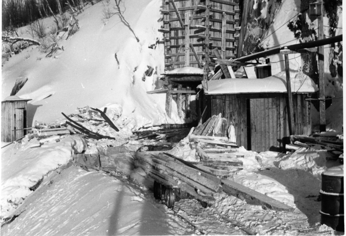 Oslo Lysverker. Utanfor tunnelinngangen tverrslag etter utstøypingen under urunda-elva. 10. januar 1952