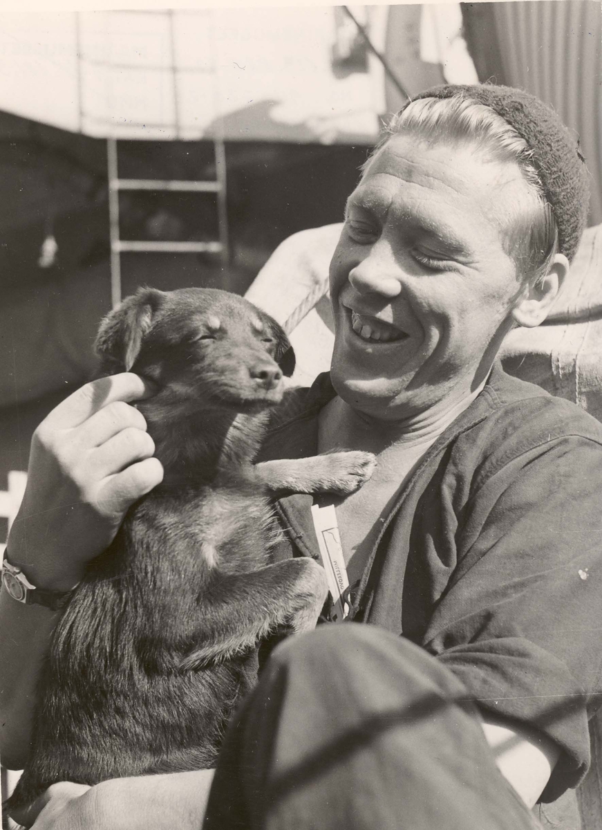 Jageren  "Glaisdale" , livet om bord under 2. VK. Skipshunden.