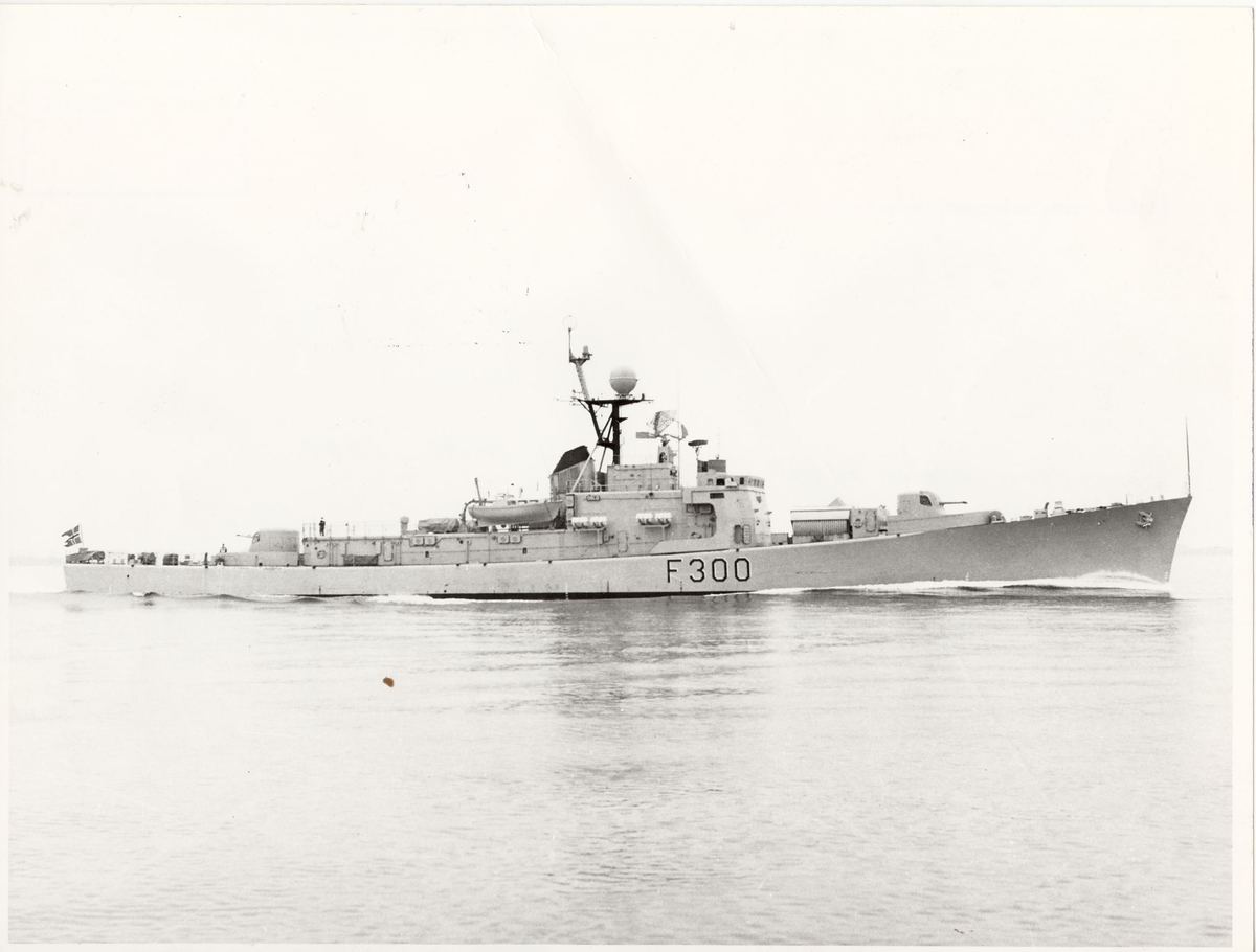 Fregatten KNM Oslo
, styrbord side, første prøvetur