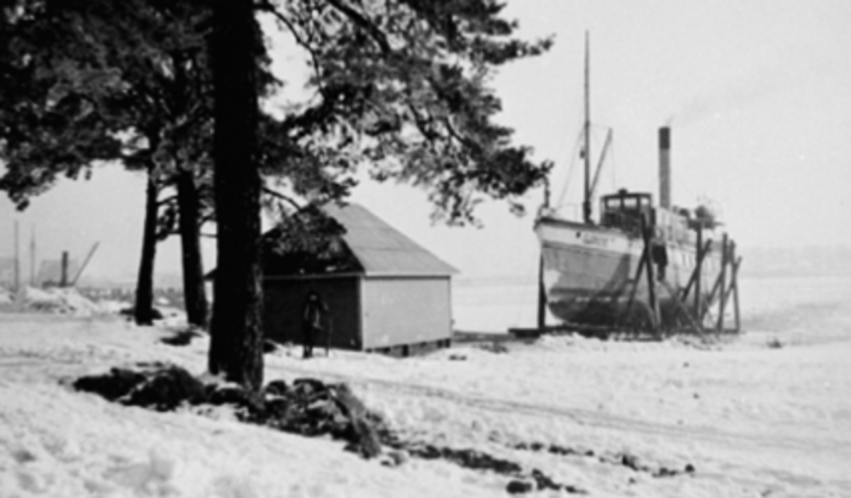 Hamar, Høiensalodden, Sterudodden, mjøsbåten D/S Gjøvik på beddingen under ombygging i 1922-23, Hamarslippen, 


