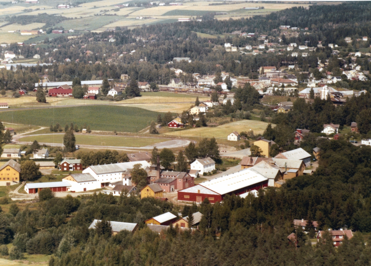 Flyfoto, Strand Brenneri, Moelv, utsikt mot Ring, Ringsaker.