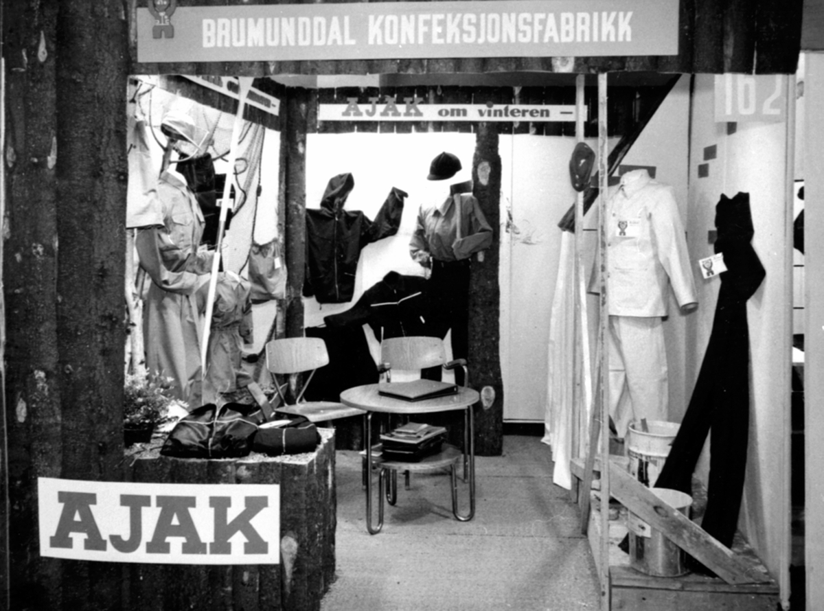 Brumunddal konfeksjonsfabrikk, A/S Ajak fabrikker, messe, utstilling av klær, Oslo.