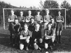Brumunddal Idrettslag, juniorlaget i fotball 1948, foran v: 