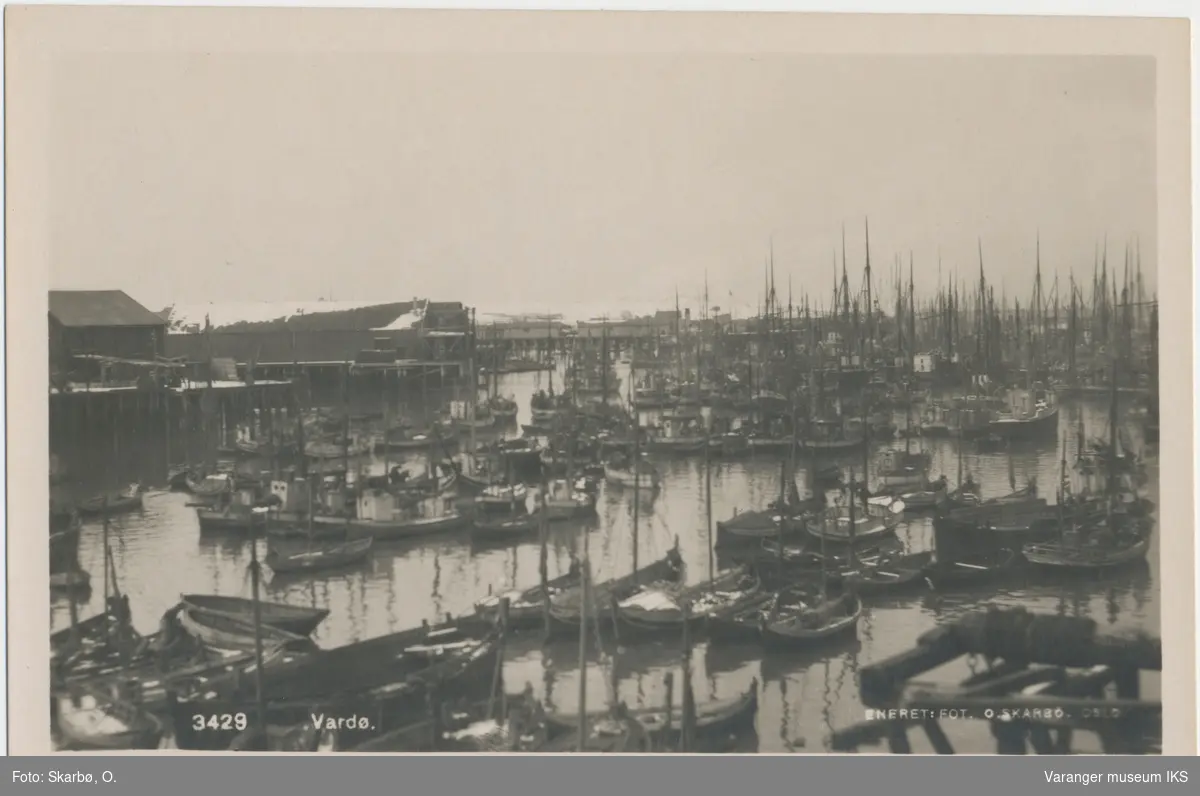 Postkort, Nordre Våg full av fiskebåter, før 2. verdenskrig