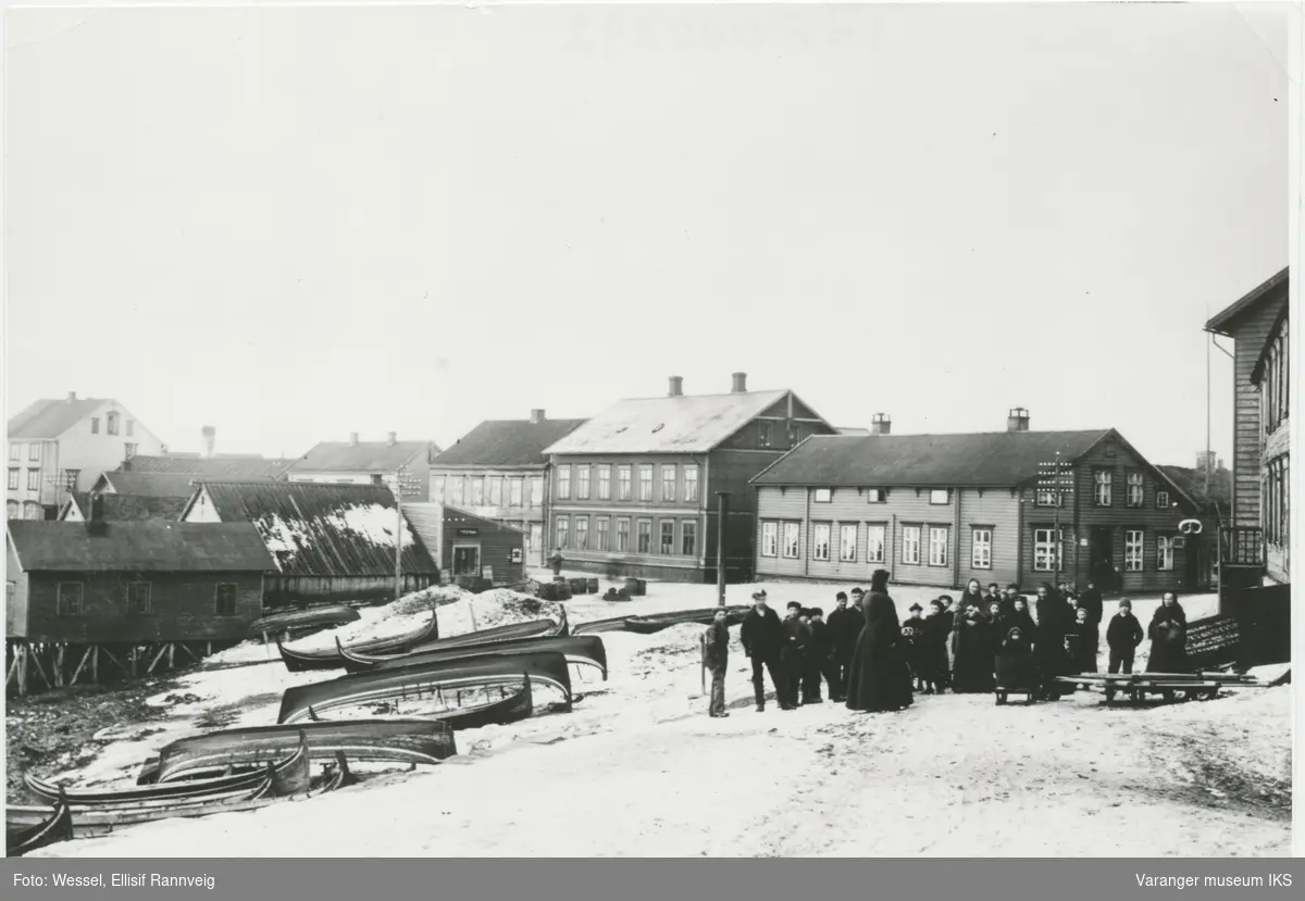 Brødkø foran bakeri, Valen i bakgrunnen, ca. 1900