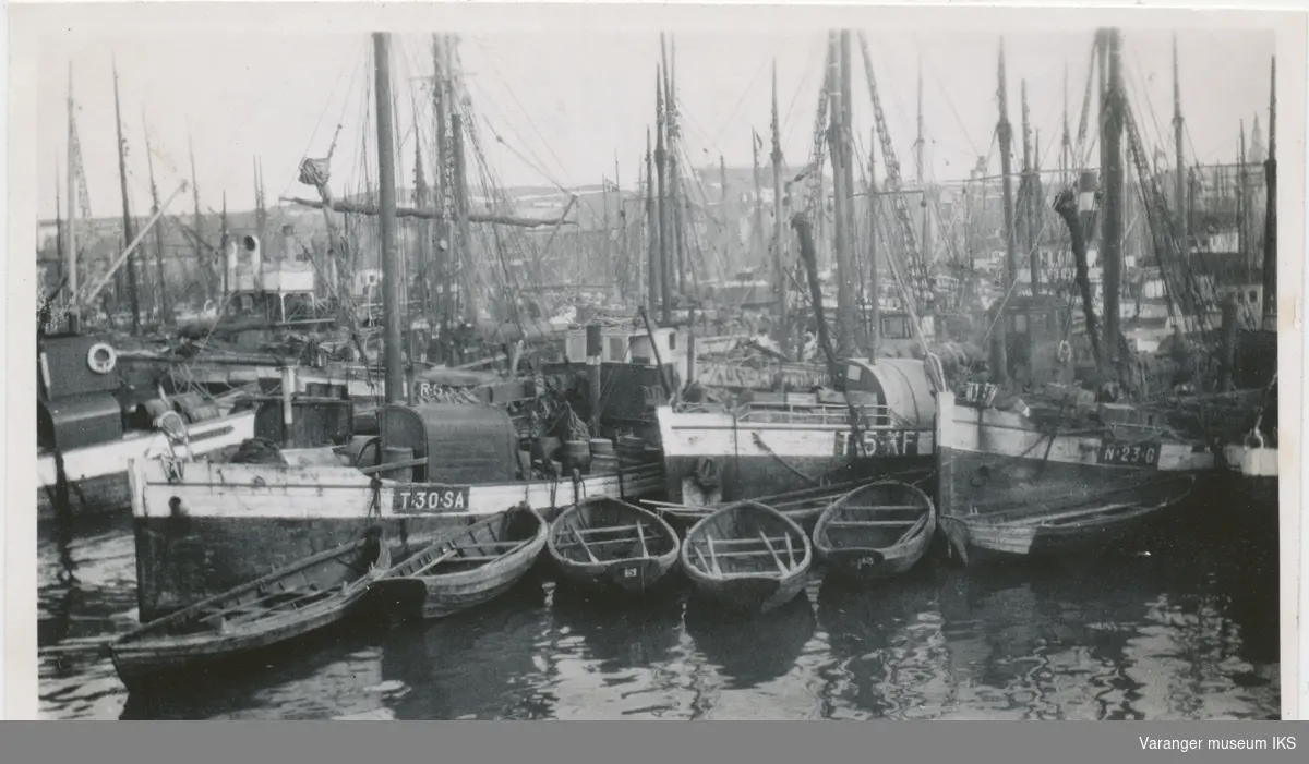 Fiskebåter på Nordre Våg, antatt 1930-tallet