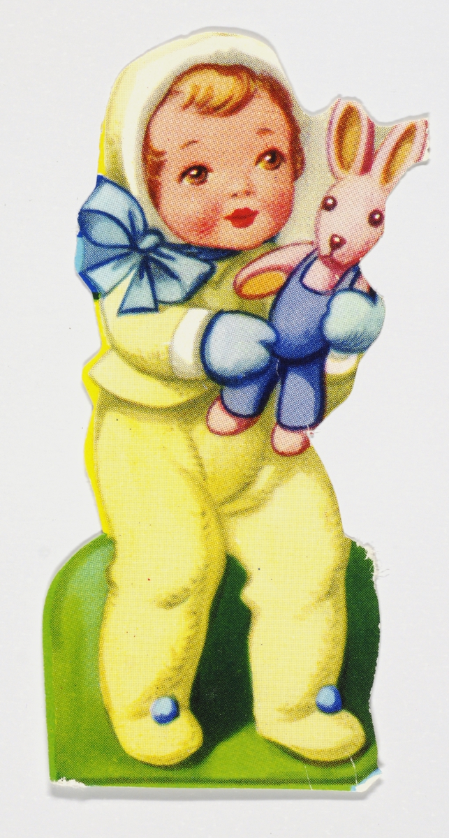 Et lite barn holder en liten påkledd kanin i hendene.