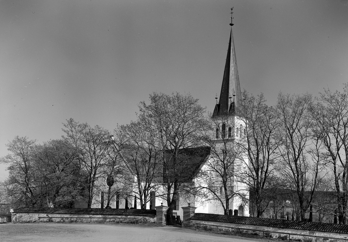 FURNES KIRKE. 16-05-1954. FOTOGRAF EIVIN LØKKEN. 