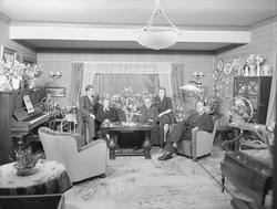 Banksjef Reidar Prøsch med familie ved feiring av hans 60-år