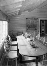 Interiør fra Trygve Lies hytte ved Rugelsjøen