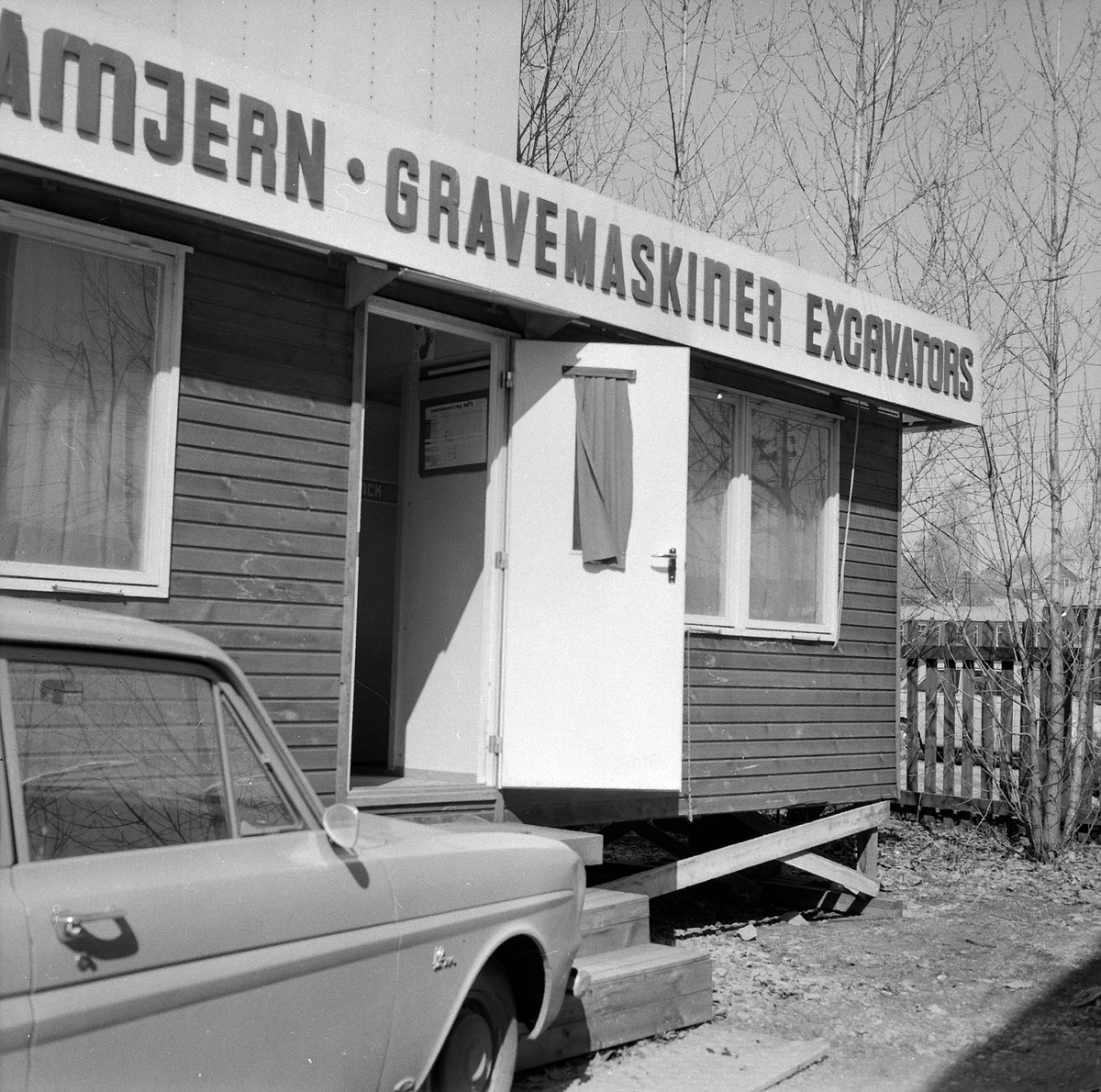 "Hamjern-Gravemaskiner-Excavators", kontor,