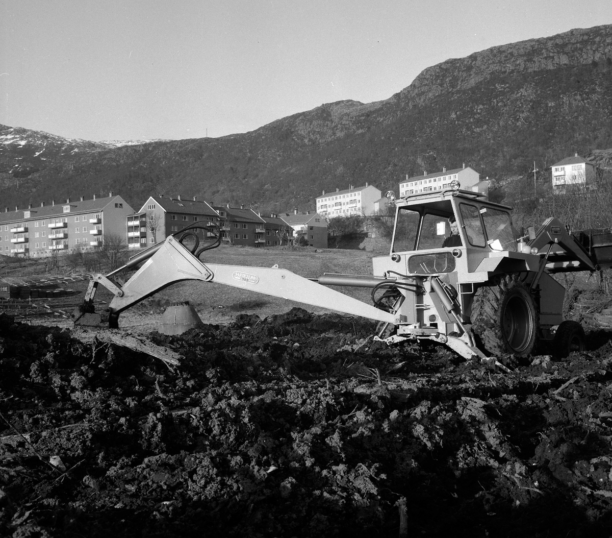 Hamar jernstøperi, Hamjern 765, traktorgraver.