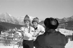 Ingrid Wigernæs (til høyre) og Babben Enger (til venstre), s