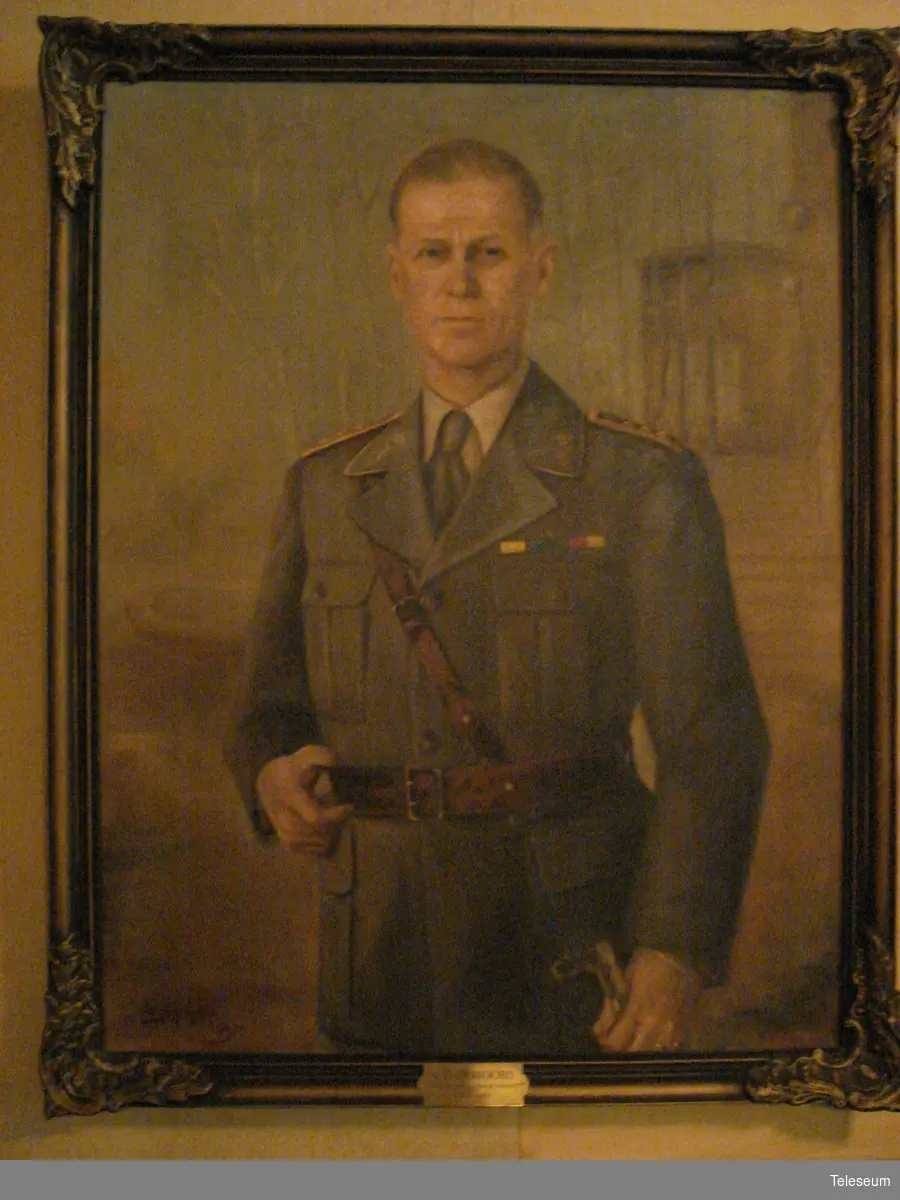 Olja på duk, förgylld ram. Porträtt föreställande C.O. Crafoord. Chef för Kongl Signalregementet 1948-1955.