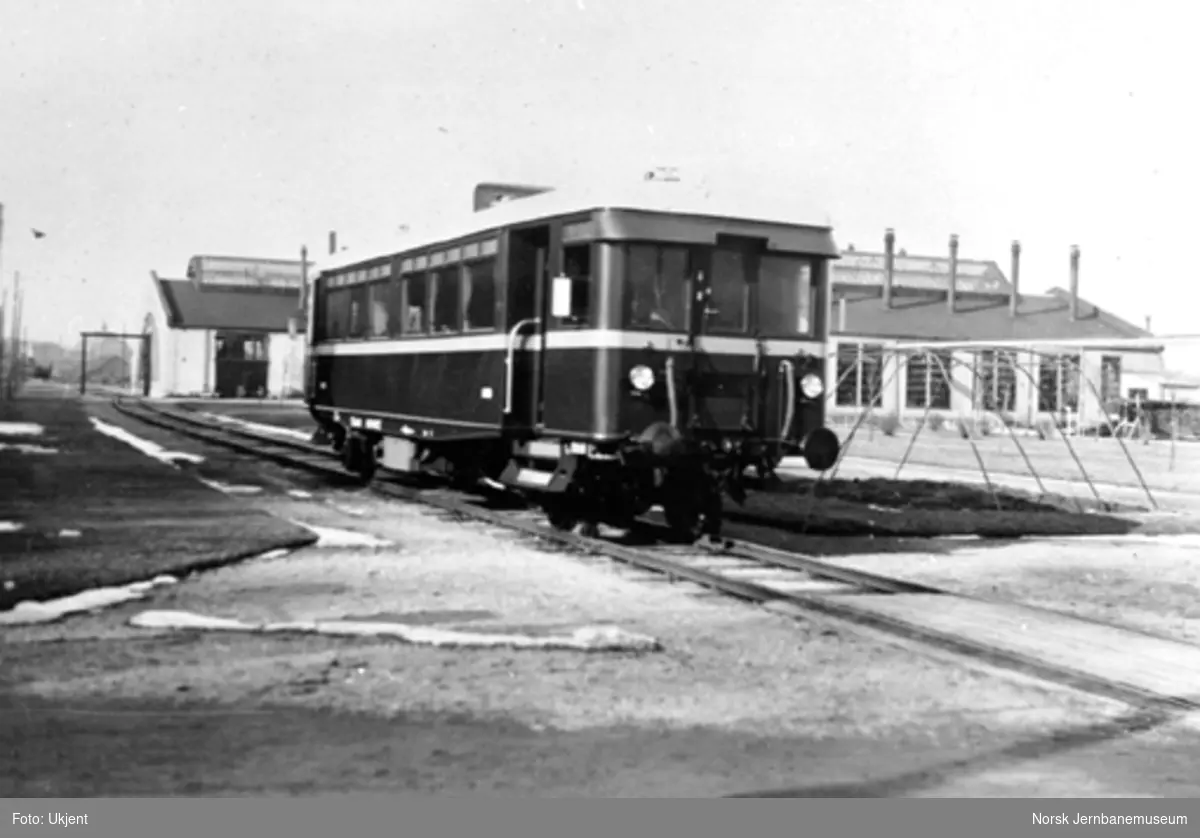NSBs første dieselmotorvogn, Cmd type 15 nr. 18242, etter ankomsten til Trondheim