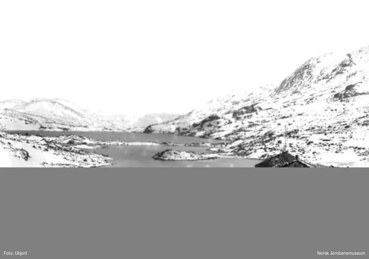 Bergensbanens anlegg; brakke ved Låghellervatnet