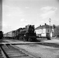 Damplokomotiv type 26c nr. 412 foran Rørosbanens dagtog på E