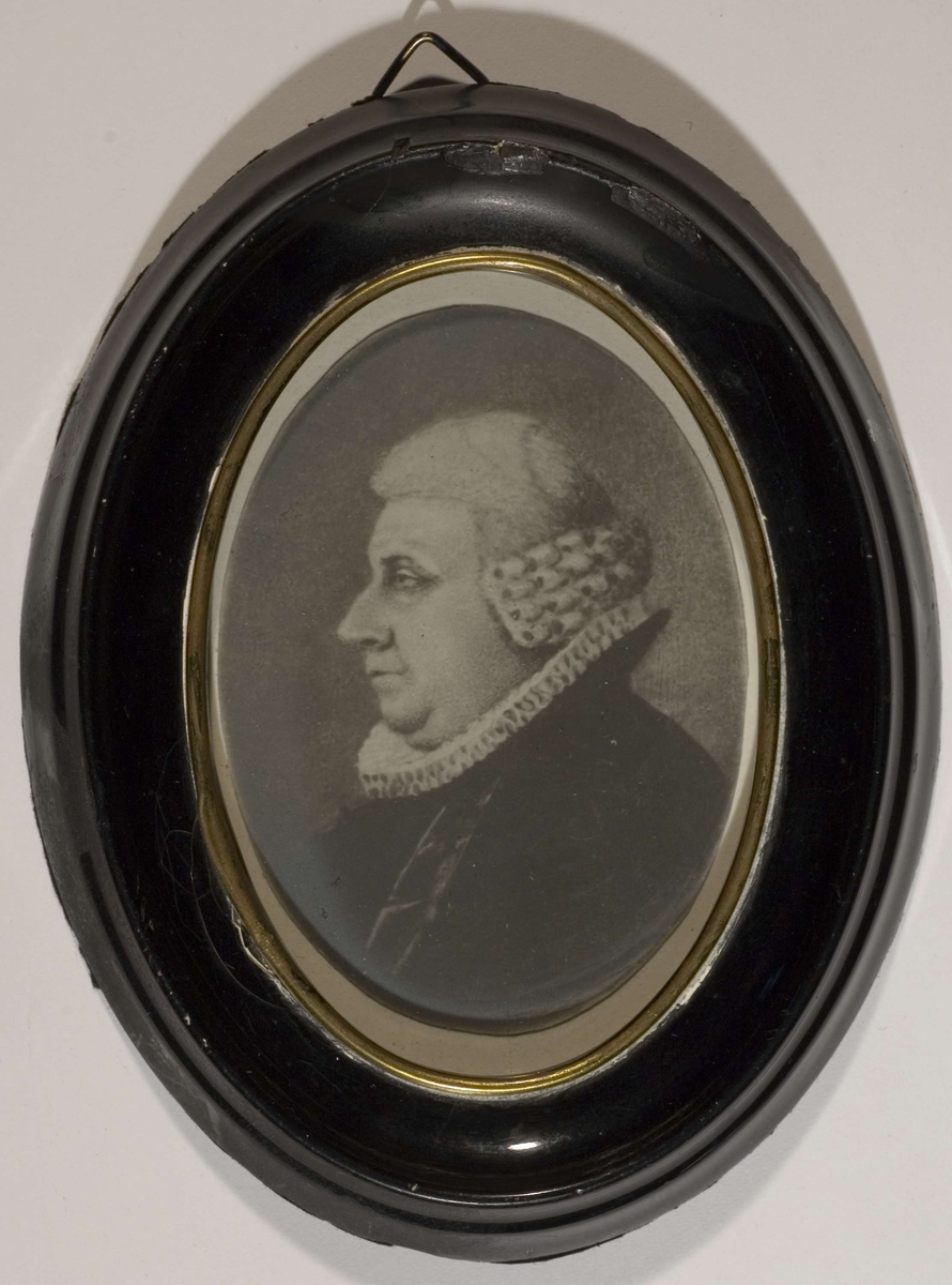 Profilportrett av mann i prestekjole, Johan Sebastian Cammermeyer, norsk prest.