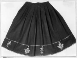 Stakk med livstykke og forkle