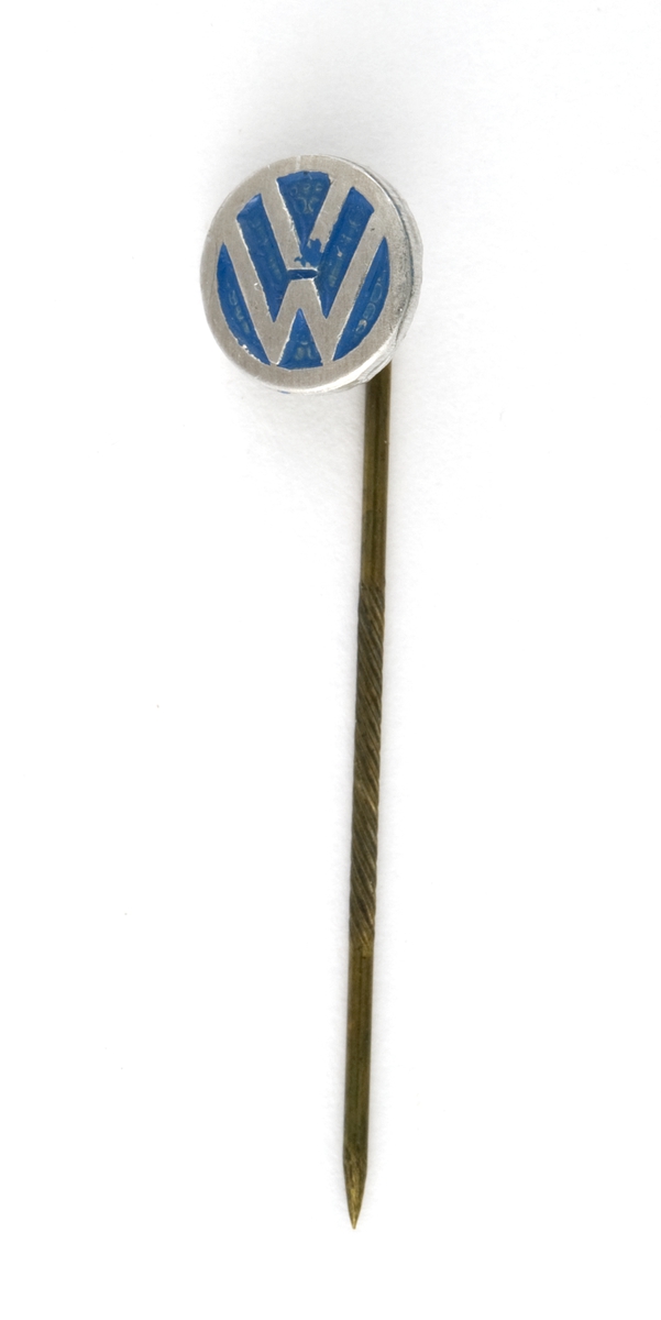 Jakkemerke av metall for Volkswagen: logo VW i relieff
