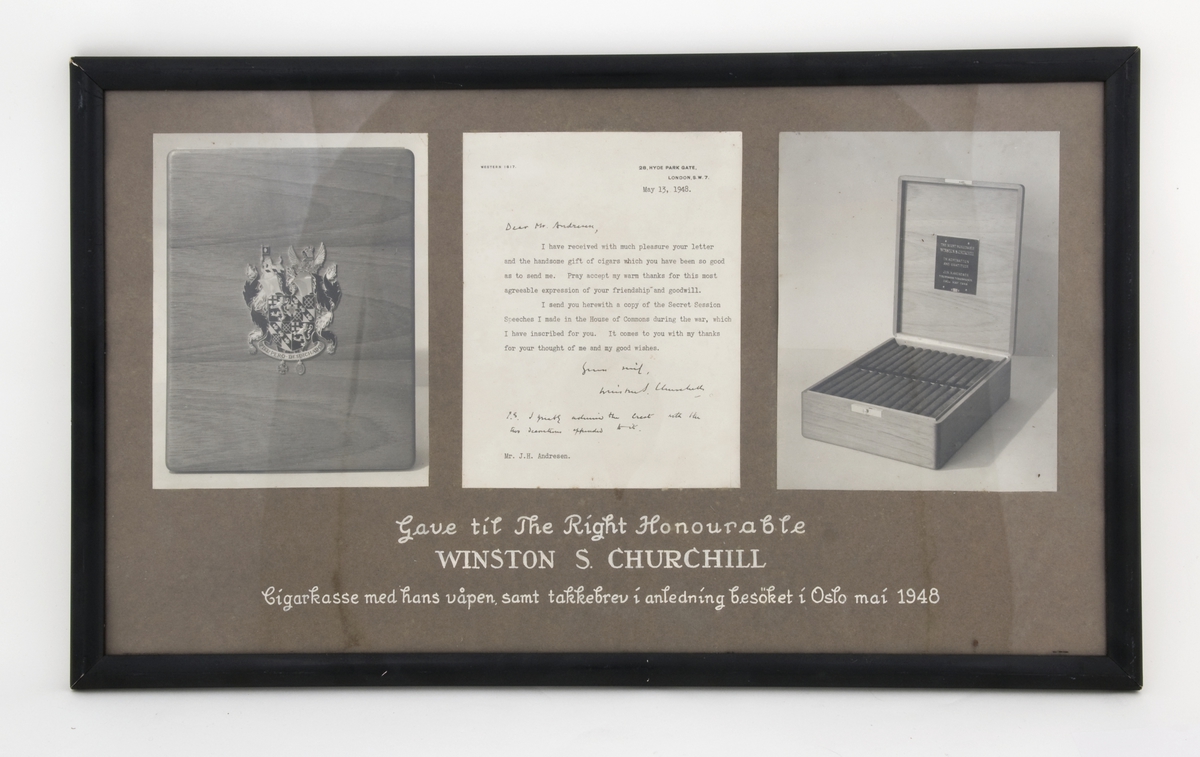 Ramme med glass. Takkebrev fra Winston Churchill og to fotos av sigarkasse.
