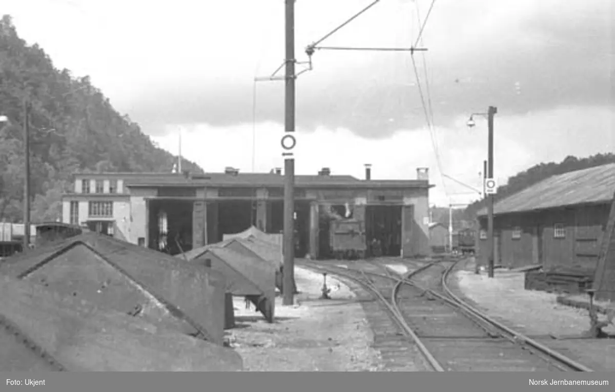 Kristiansand stasjon : lokomotivstallen på Krossen