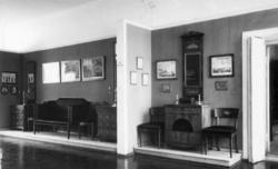 Interiør i empirestil som utstilt i Bysamlingen på Norsk Fol