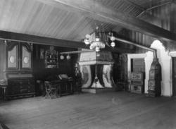 Hanestad, Øvre Rendal, Nord-Østerdal. Interiør fra stue.