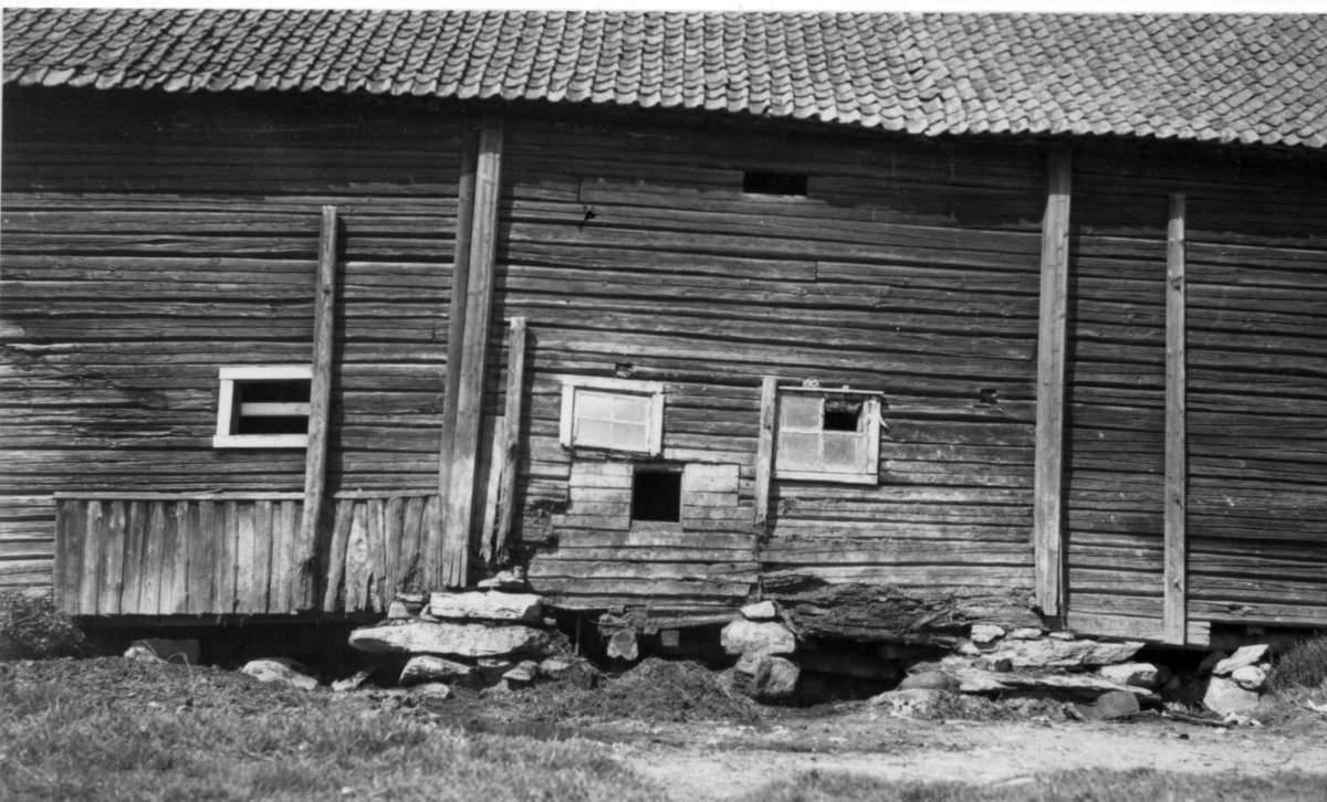Garsvik, Aurskog-Høland, Akershus 1946. Låve. Nå på Norsk Folkemuseum.