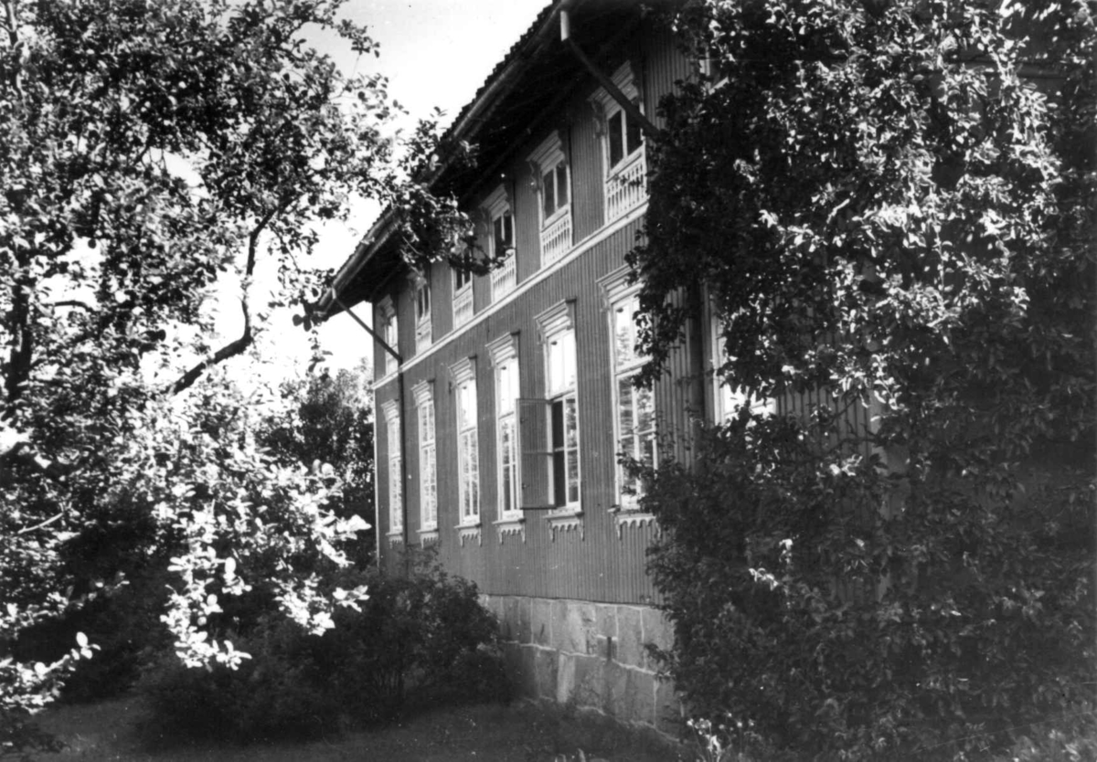Sundby, Vestby, Akershus. Hovedhuset mot hagen.
Storgårdsundersøkelser ved dr. Eivind S. Engelstad 1953.
