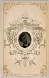 Portrett av gutt, ukjent. Brystbilde. Fra et familiealbum so