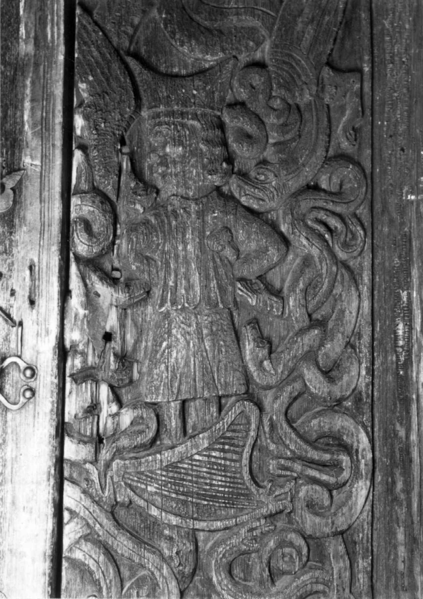 Harpe, Middelalder fra Uvdal stavkirke, Nore - Buskerud. Detalj fra portal