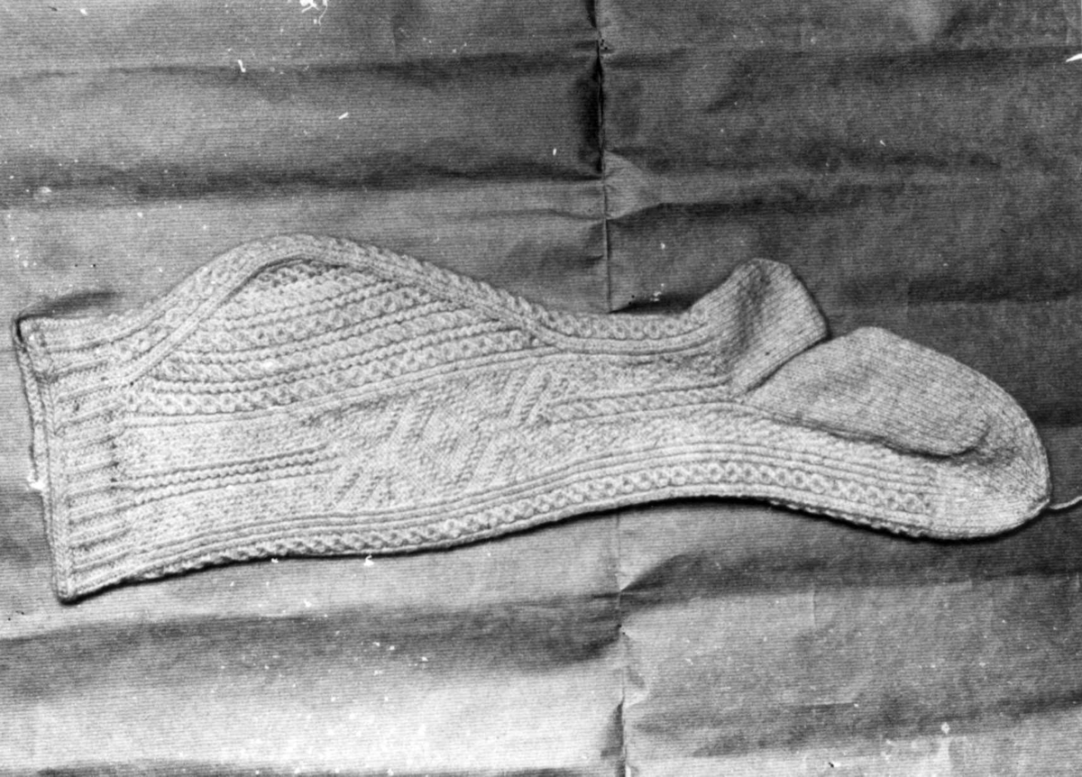 Valle, Aust-Agder 1938. Strikket kvinnestrømpe med mønster.
