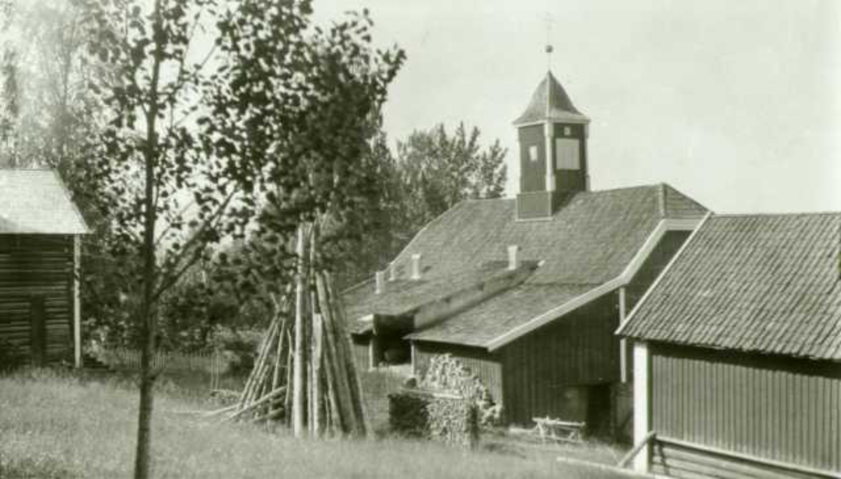 Stall med klokketårn, Nordre Ilsås, Åmot, Hedmark. 