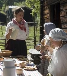 Levendegjøring på museum.Ferieskolen uke 31 i 2006. Elevene