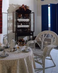 Sommerstue i gresk stil. Illustrasjonsbilde fra Bonytt 1987.