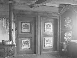 Dører og hjørenskap, Sæter, Oppdal, Sør-Trøndelag. Fra album