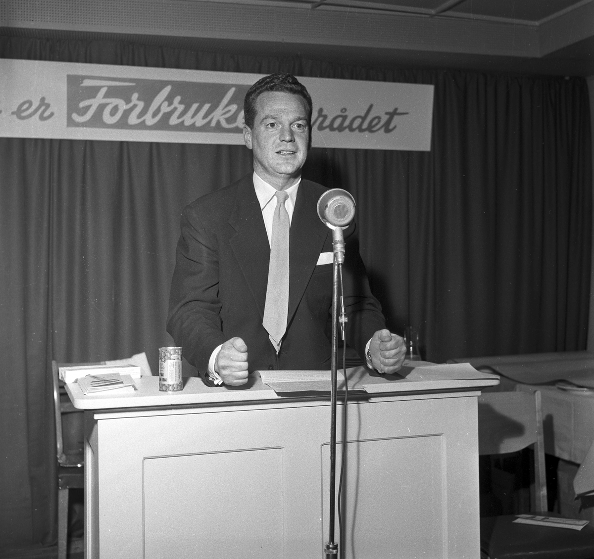 Serie. Radioreporter Rolf Kirkvaag . Fotografert 1953-63.