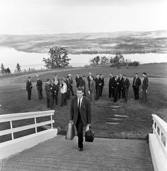 Serie. Partiet Venstre har møte på Tranberg ved Gjøvik. På t