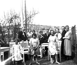 Brudepiker og bryllupsgjester i bryllupet til Liv Lange og T