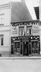 Tobakksforretning i Halden, 1932.