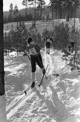 Skiløpere med startnummer 75 og 67 i sporet under NM i langr