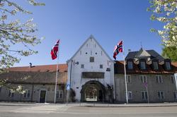 Bergensporten, kopi av stadsporten i Bergen. Inngangen til N