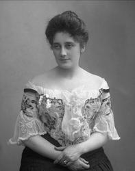 Portrett av Barbra Knagenhjelm, født Ihlen.