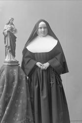 Portrett, nonne. Søster Margrethe Marie.