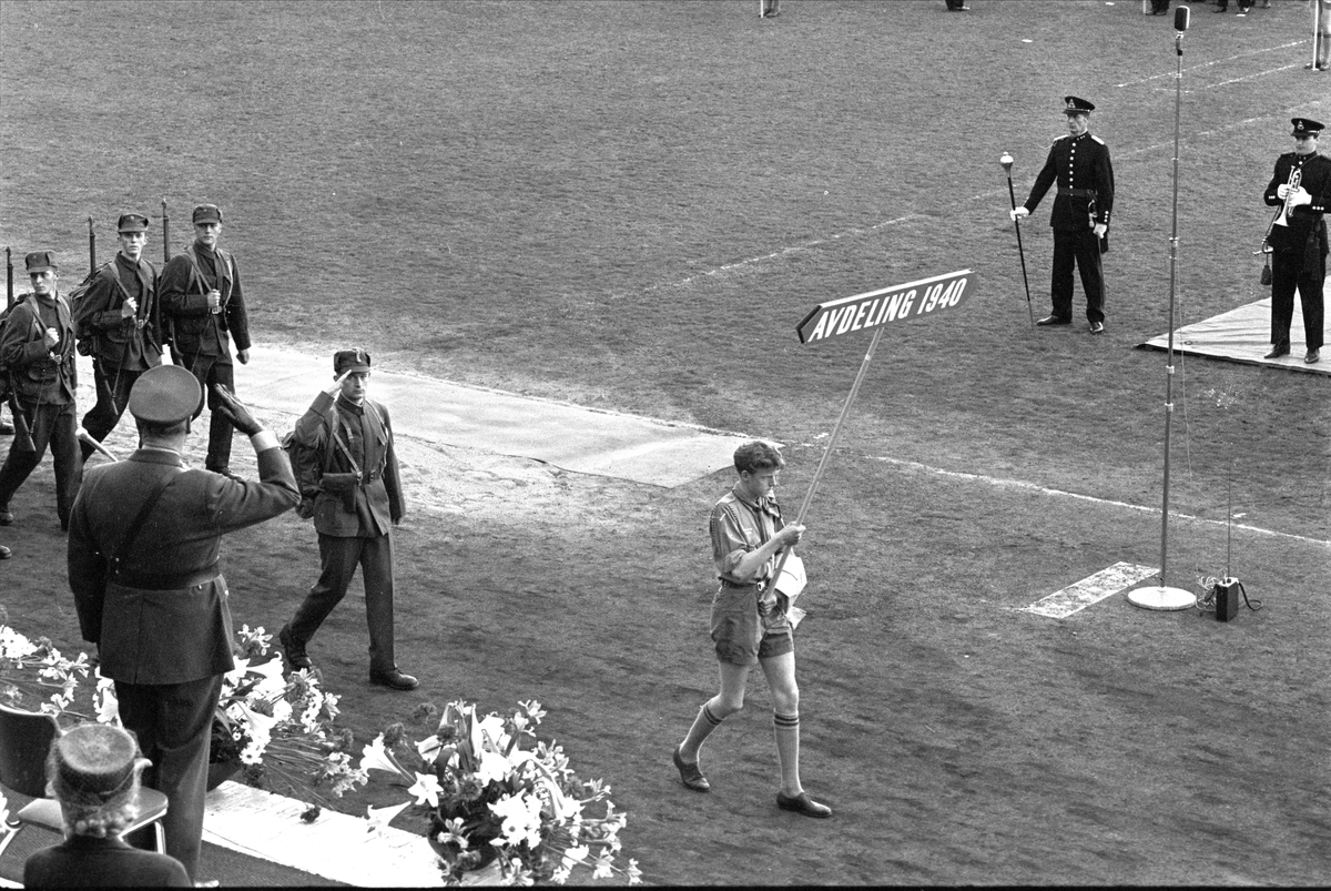 8.mai feiring 1965, 20-års jubileum.
Fra Oslo, 08.05.1965. Avdeling 1940 marsjerer på Bislett stadion.