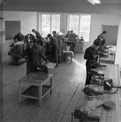 Sandvika, Bærum, Akershus, 02.11.1956. Menn ved arbeidsbord.