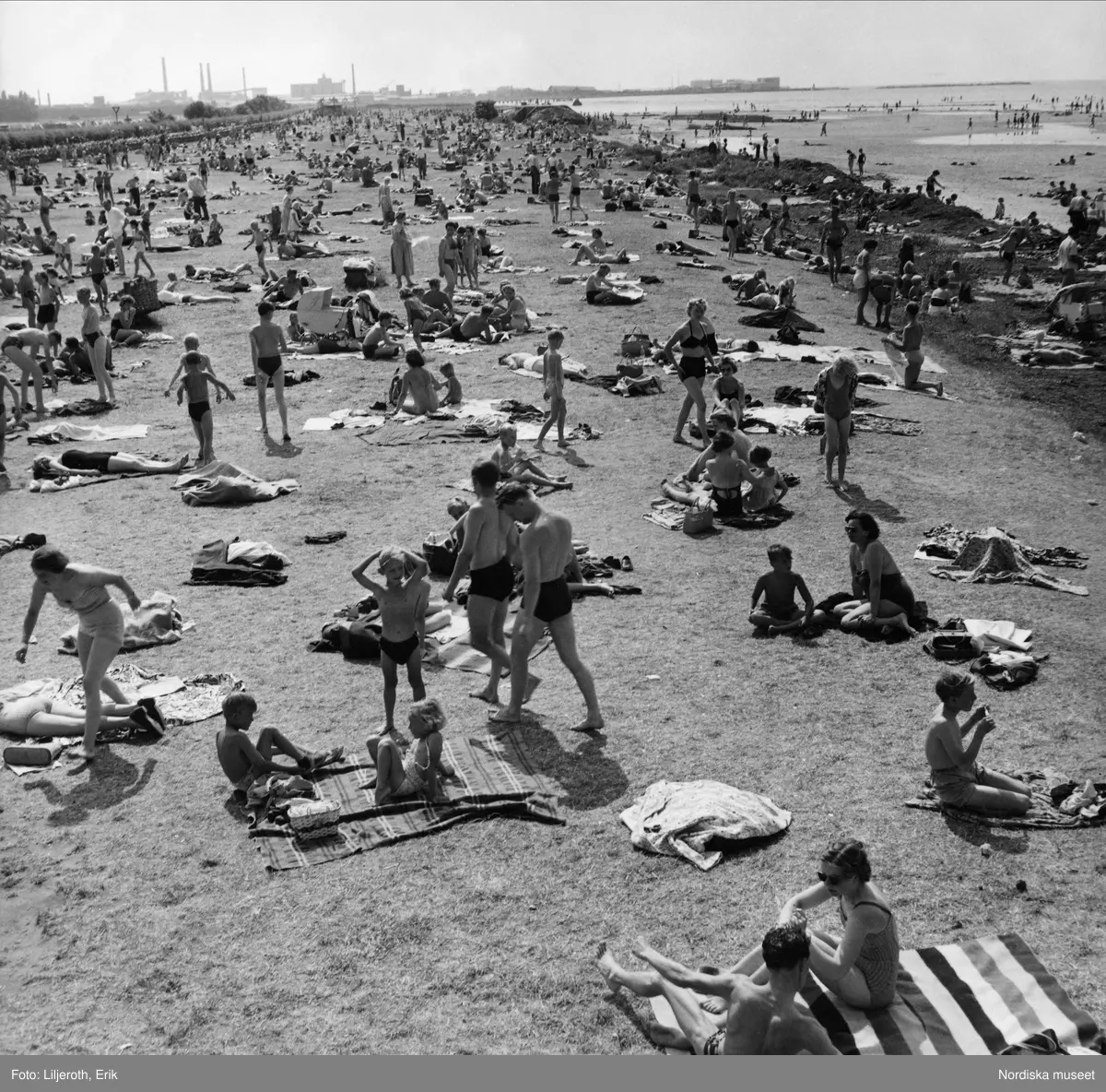 Badande malmöbor på Ribersborg.