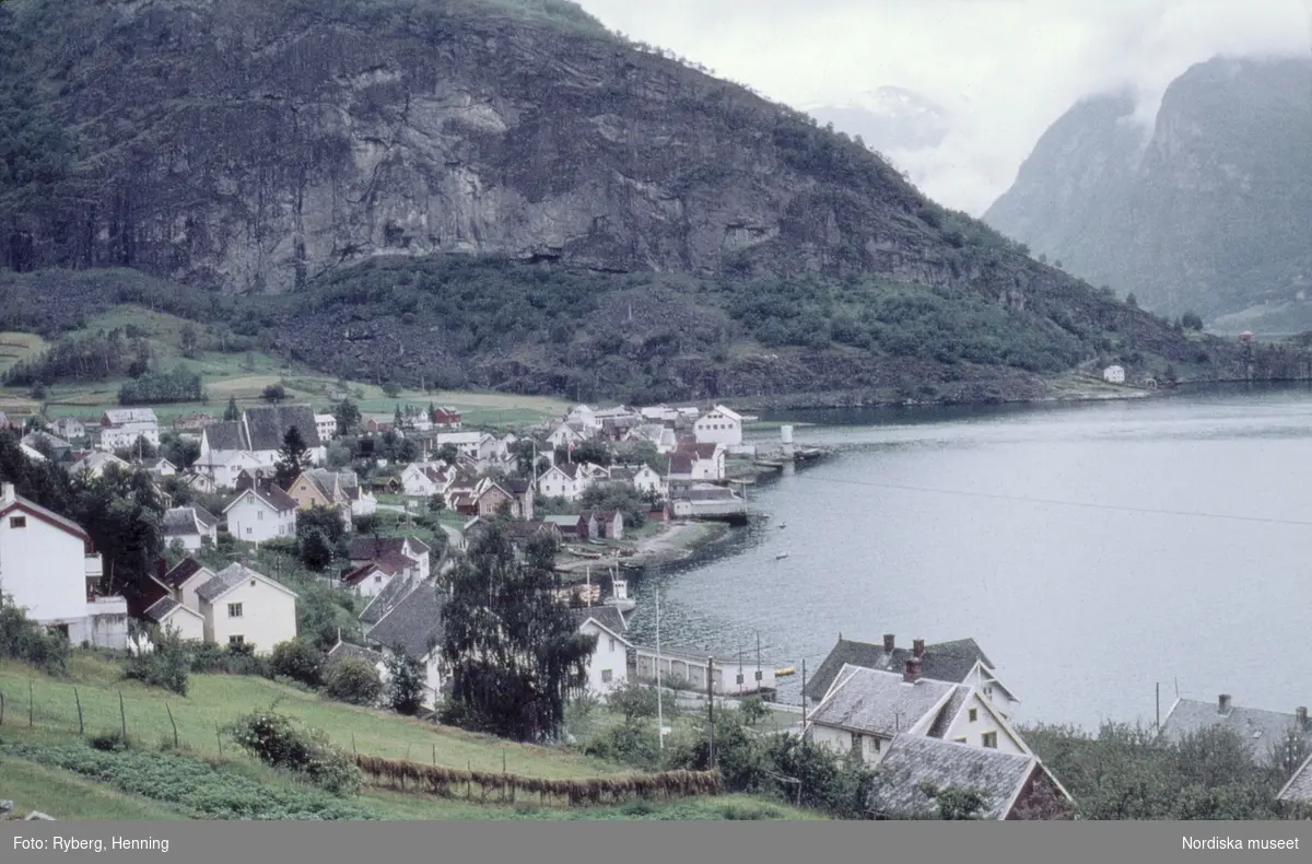 Utsikt över fjord. Aurland, Norge, 1960.