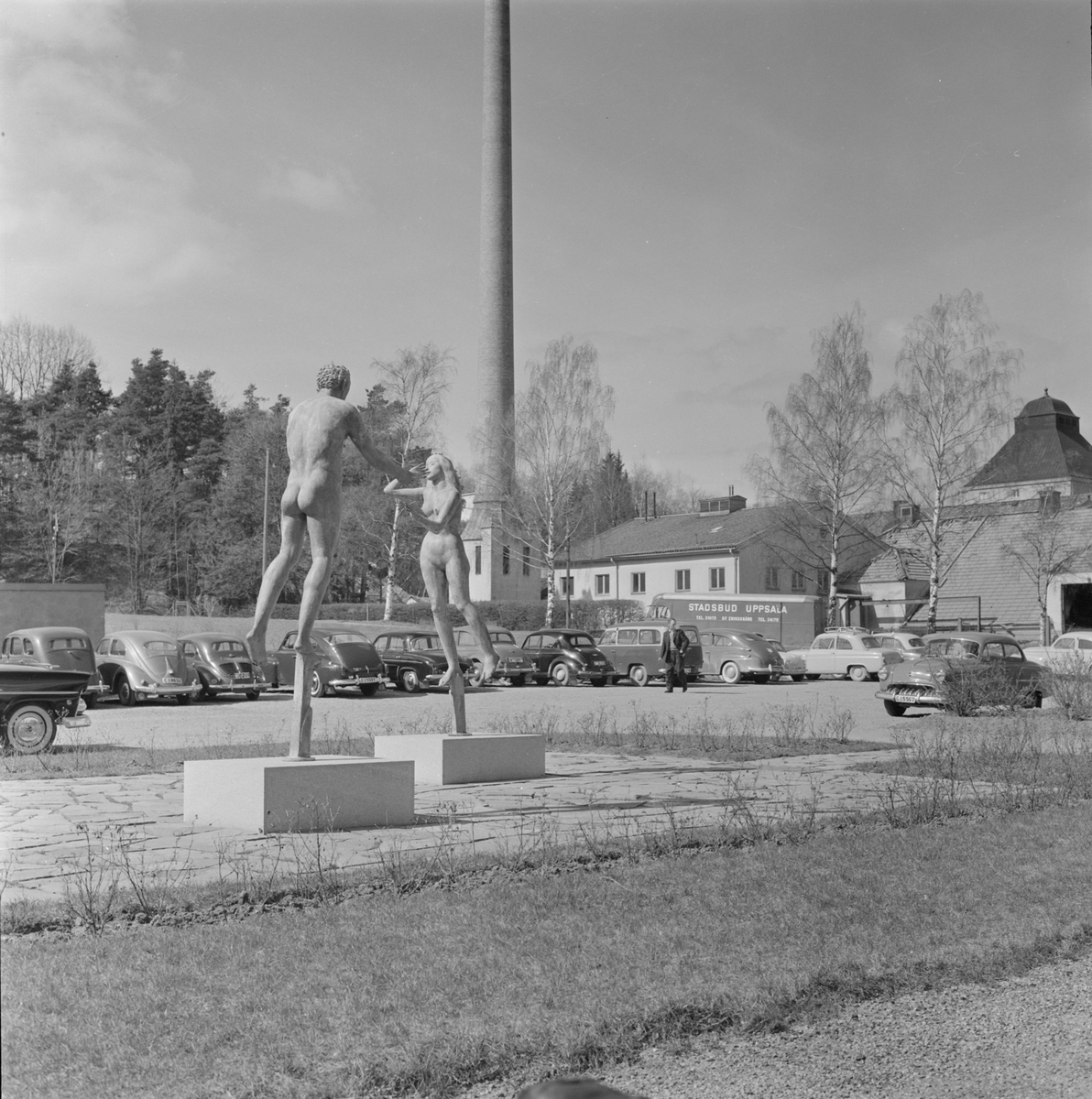 Akademiska sjukhuset med värmekraftverket i bakgrunden, Uppsala 1958